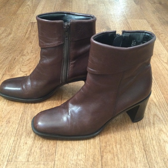 Enzo Angiolini Brown Leather Cuffed Ankle Heel Boot - Picture 4 of 10